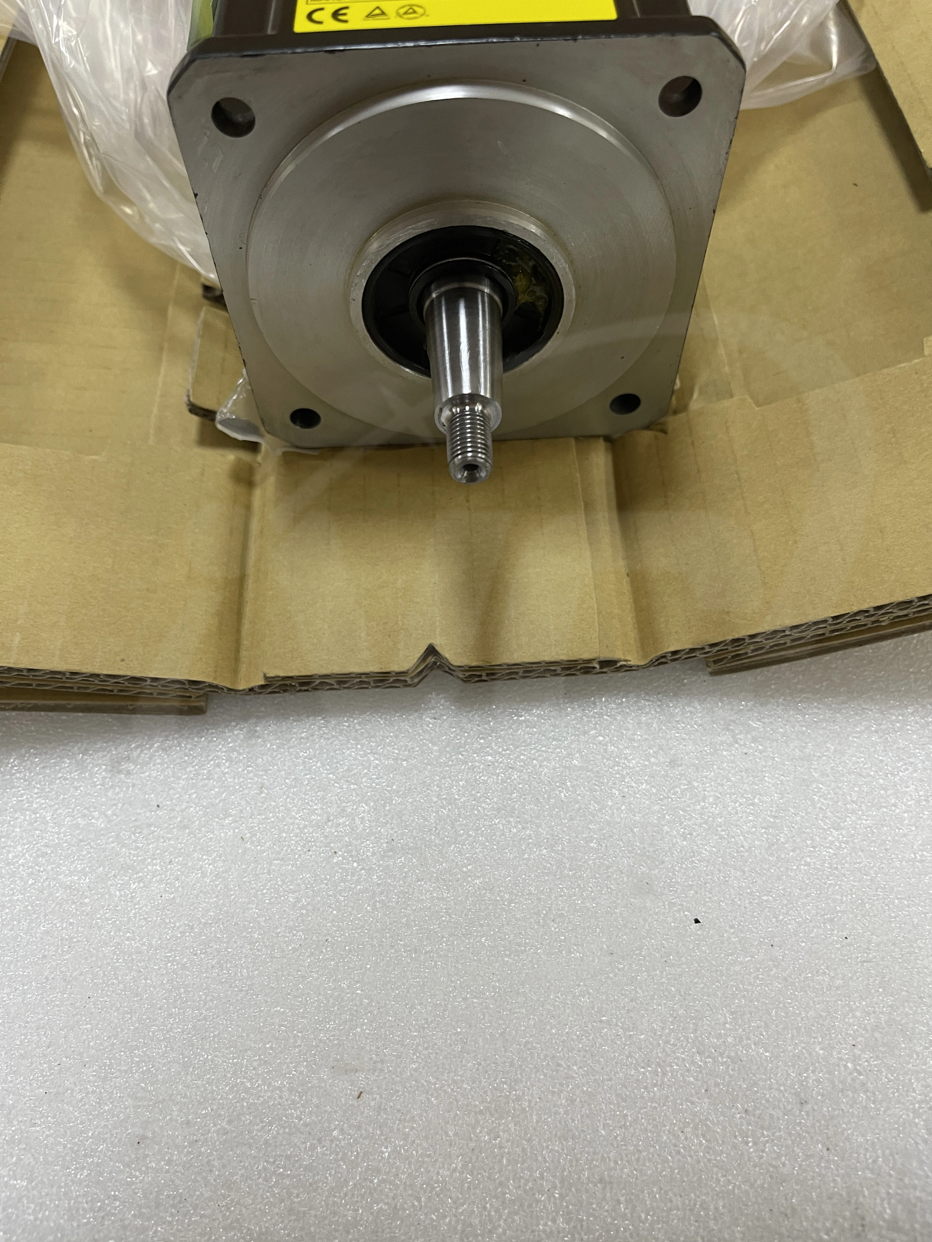 FANUC A06B-0063-B003 AC servo motor shaft and flange view